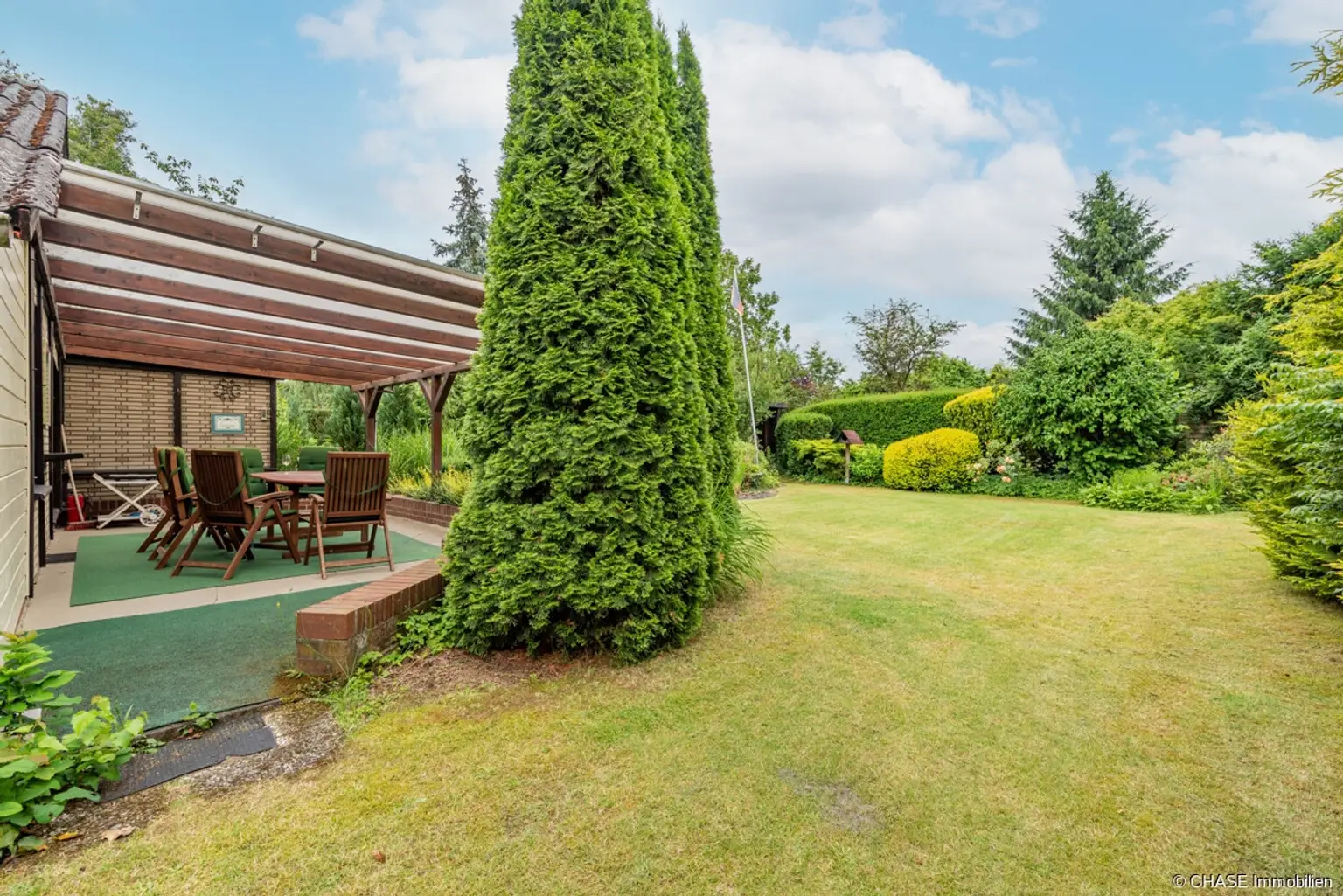 Hintere Gartenfläche, Terrasse Ansicht 1