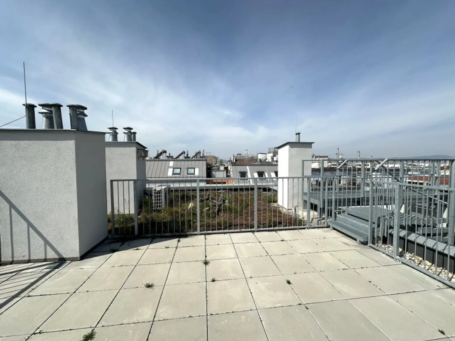 Hier werden Träume war! Exklusive 4-Zimmer Maisonette-Wohnung mit ca. 113 m2 sowie eigener Dachterrasse in ruhiger Lage