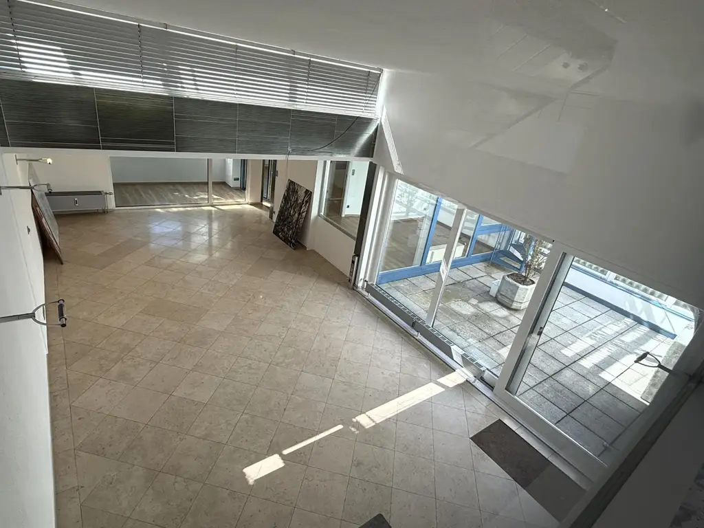 Ansprechendes Atelier, Loft, Dachterrasse inkl. PP im Neunzehnten // Attractive Studio, loft, roof terrace incl. parking in the nineteenth //