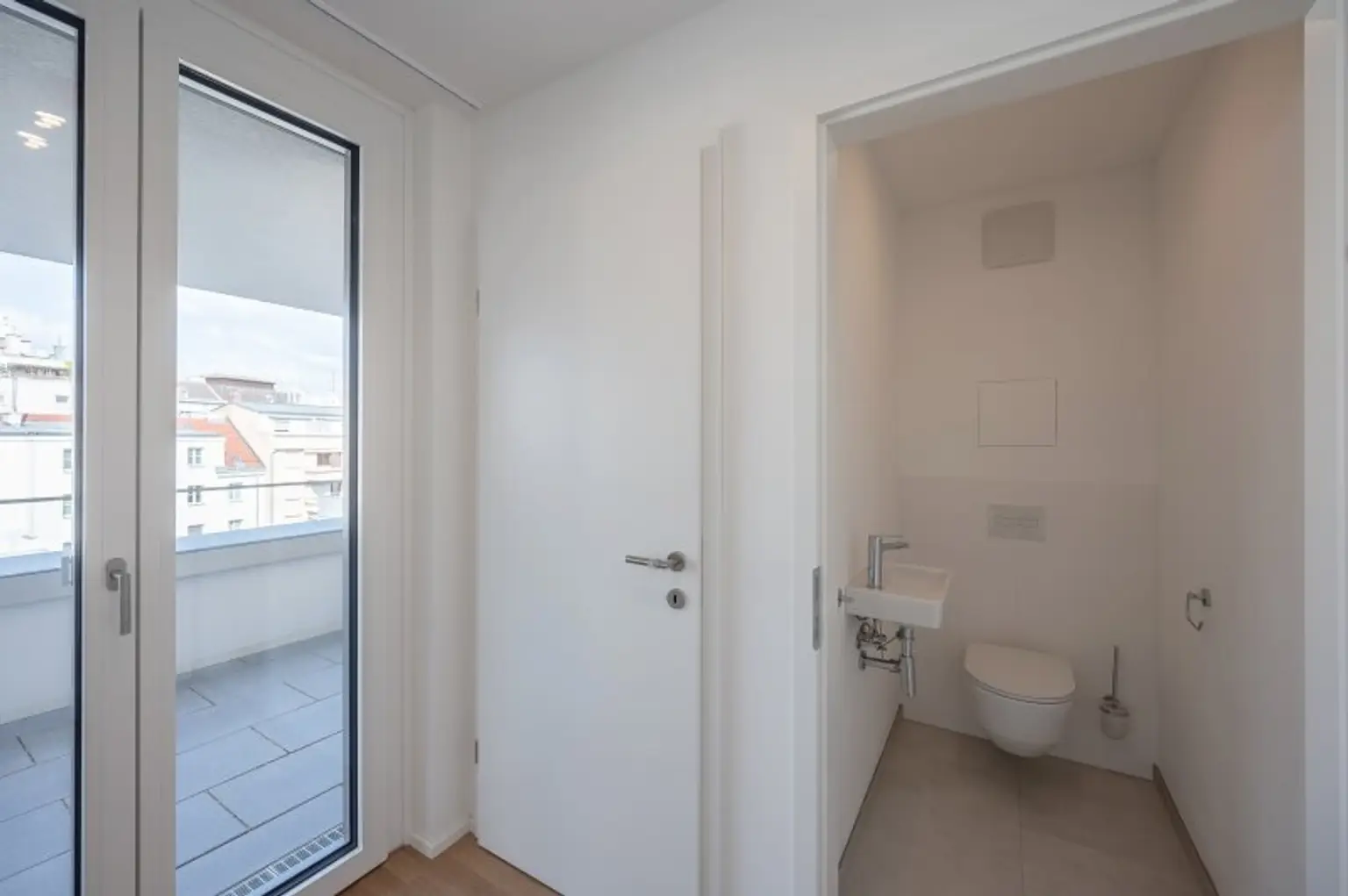 ++MOLLARD 50++ Stylish 3-room Apartment in Prime City Location (1/25)