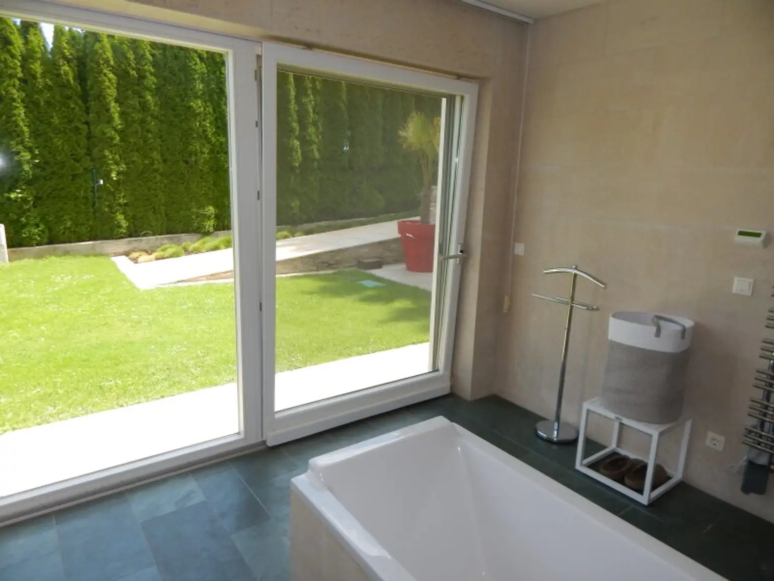 "Wohntraum" Villa mit Pool - Fernblick und direkten Zugang zum Wald