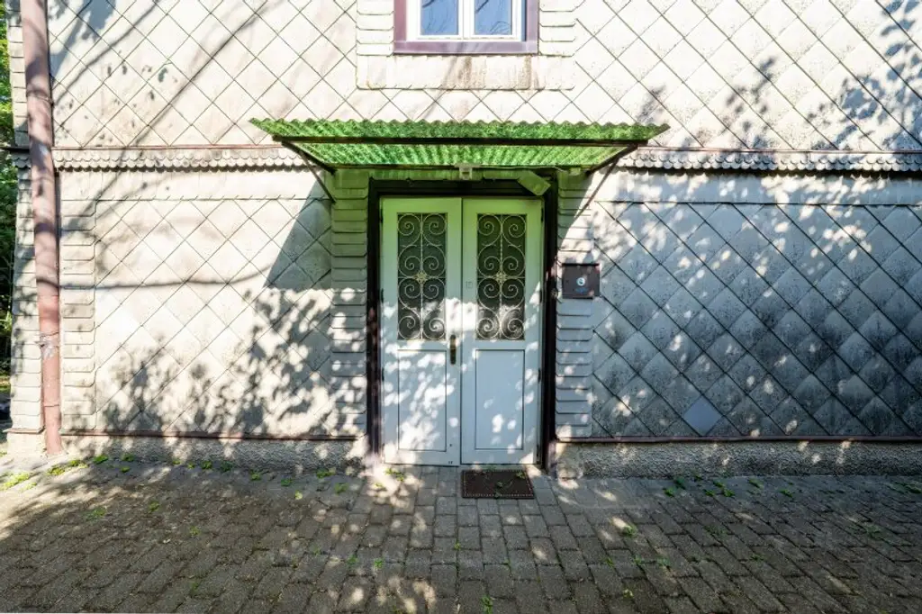 Jahrhundertwende Villa und großartiges Grundstück im Herzen von Gießhübl