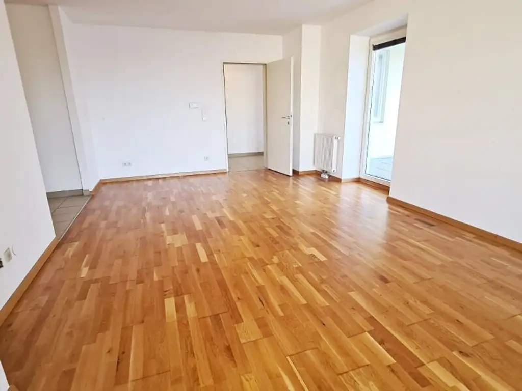 DACHGESCHOSS, gepflegte 103 m2 Neubau mit Loggia und Balkon, Wohnküche, 3 Zimmer, Wannenbad, Parketten, Holbeingasse