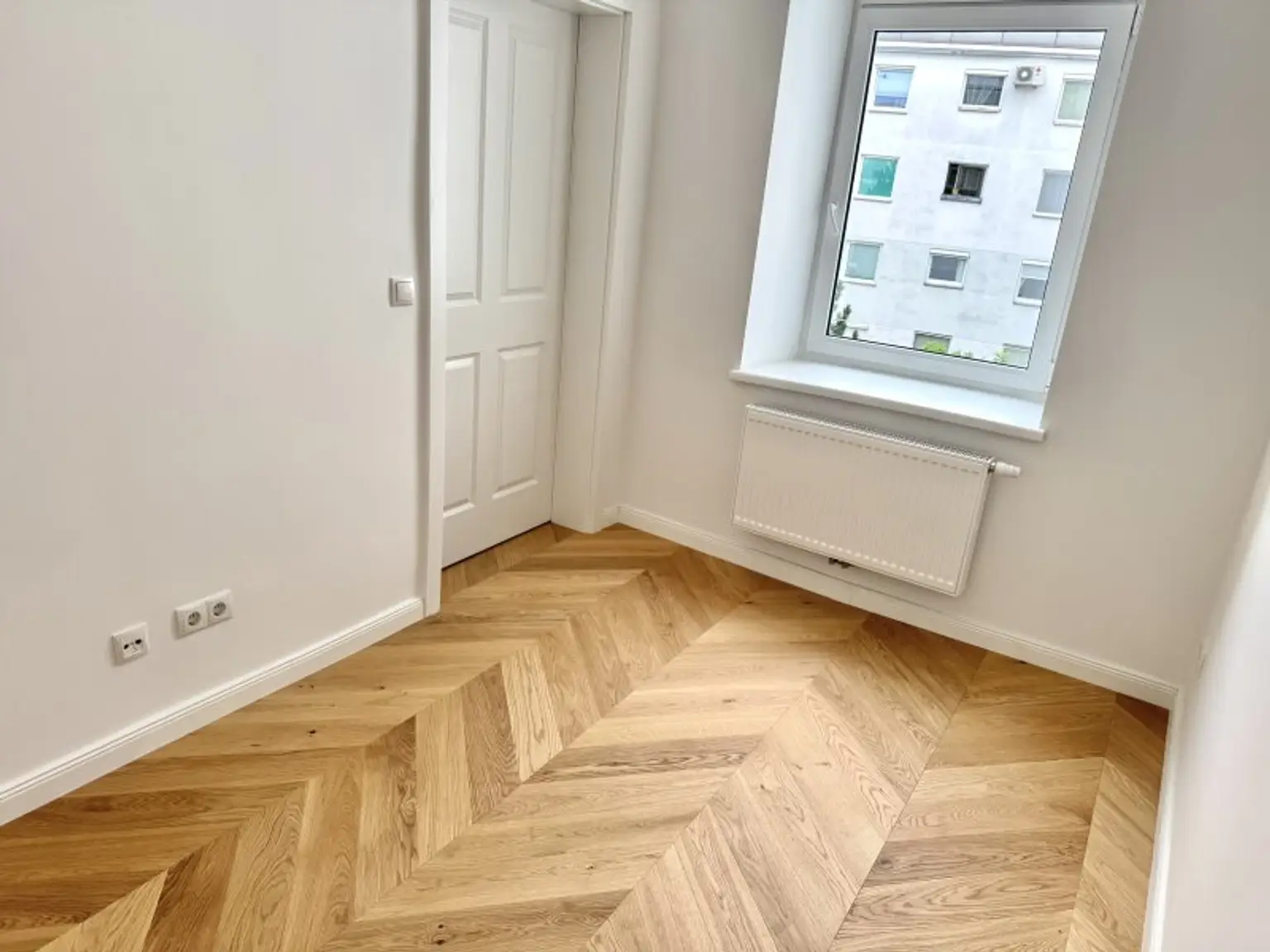 Citynah & modern: sanierte & helle 2-Zimmer-Wohnung in Bestlage zur Mariahilfer Straße