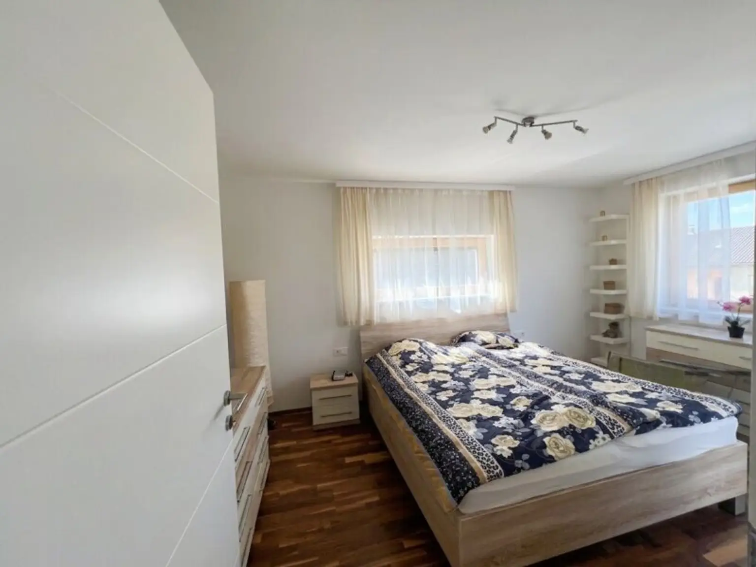 Schlafzimmer 1