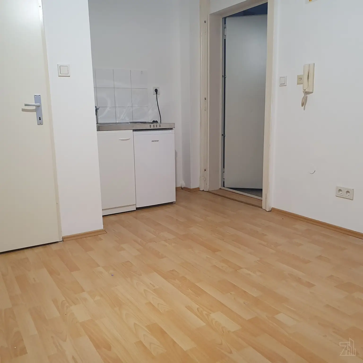 Erstbezug nach Sanierung – 1-Zimmer-Wohnung mit 17 m² im 2. OG, Top 10