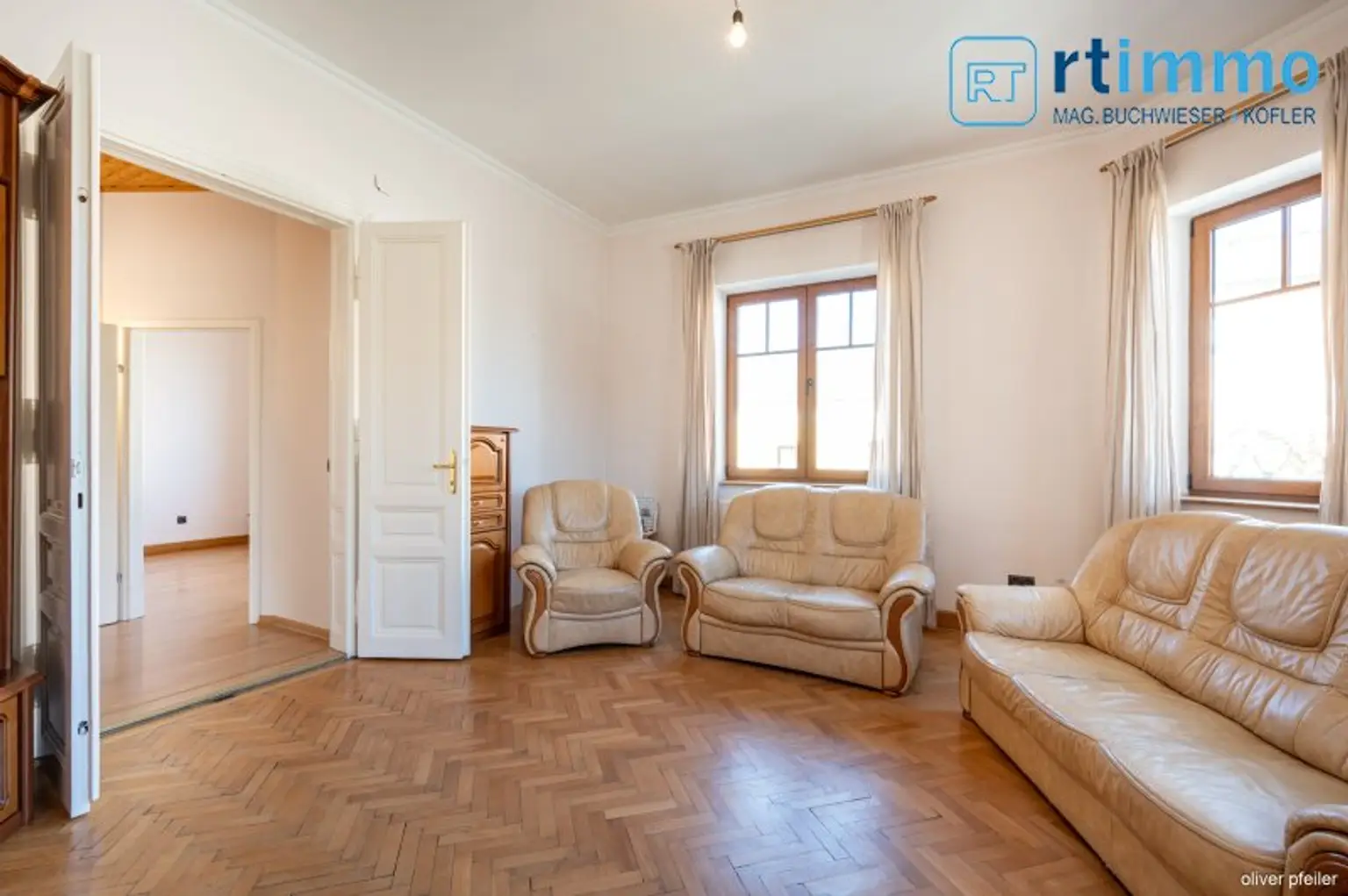 IHR FAMILIENDOMIZIL: KLIMATISIERTE GERÄUMIGE STADTVILLA MIT SCHÖNEM GARTEN, NEBENGEBÄUDEN UND SPIELPLATZ