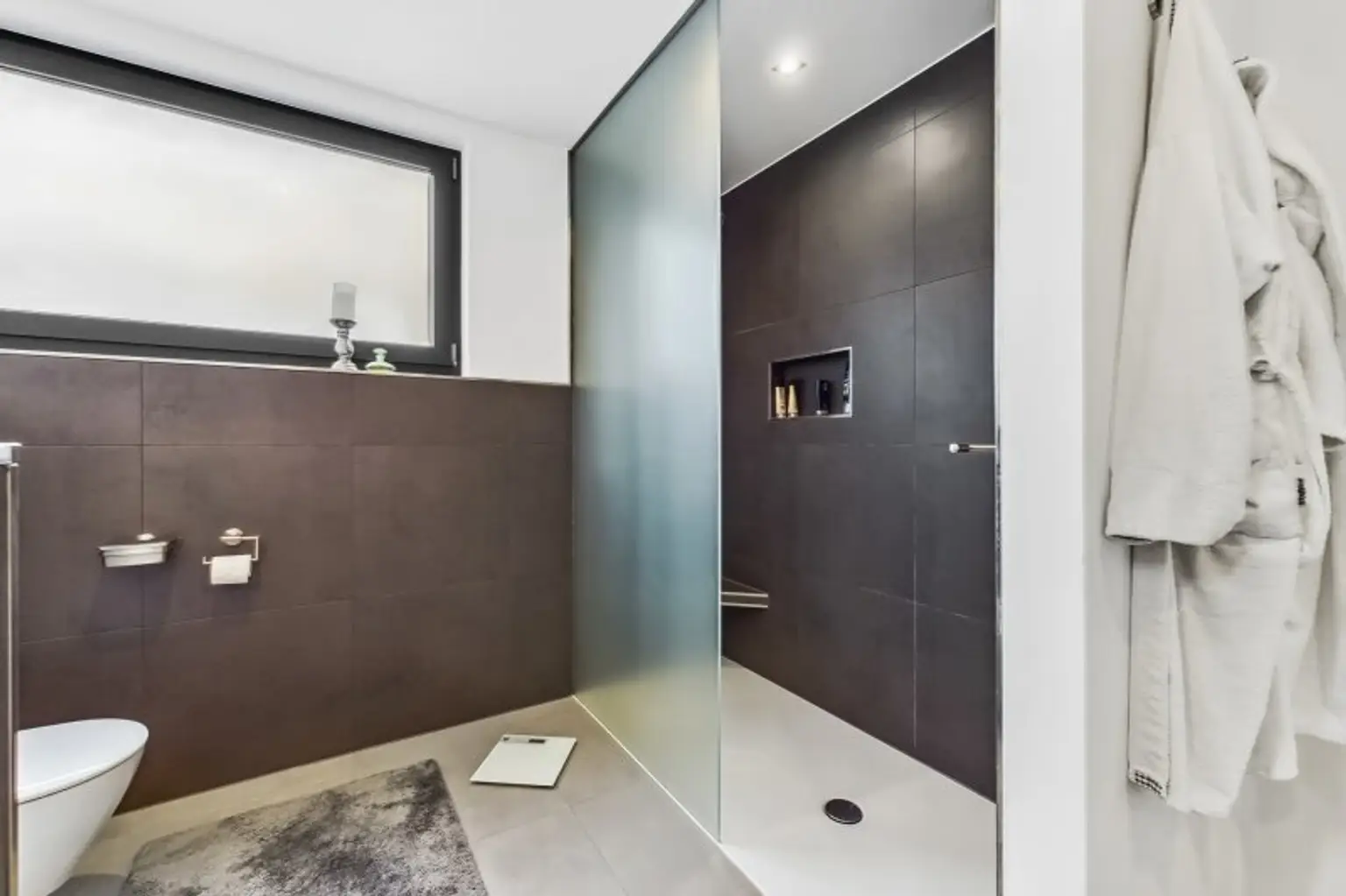 Exklusive Villa mit Indoor- & Outdoor-Pool, Smart-Home-Ausstattung und durchdachtem Raumkonzept