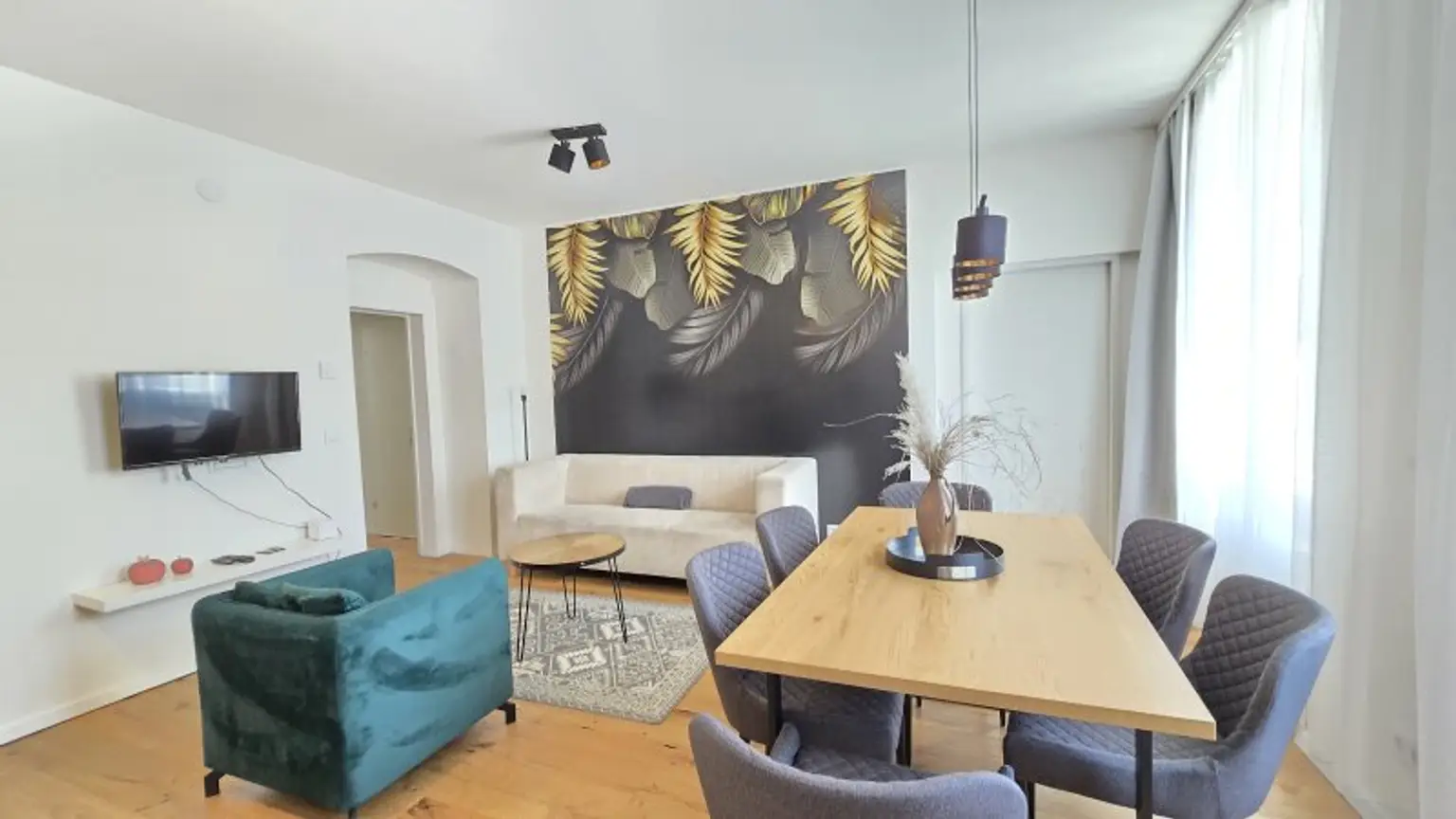 Schöne 3 Zimmer Wohnung, komplett Neu saniert vor einem Jahr