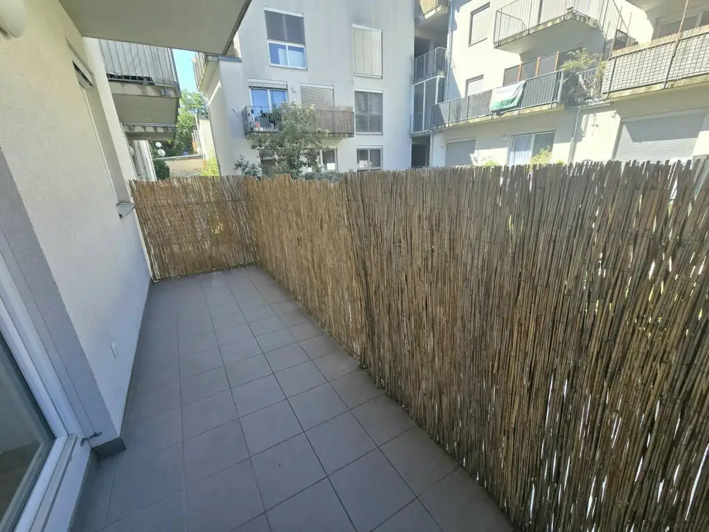 Schöne Zwei-Zimmer-Wohnung mit Balkon und ein Tiefgaragenstellplatz in ruhiger Lage!