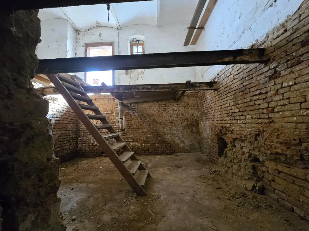 Dreikanthof mit vier Grundstücken in einer Sackgasse (ruhige Lage)