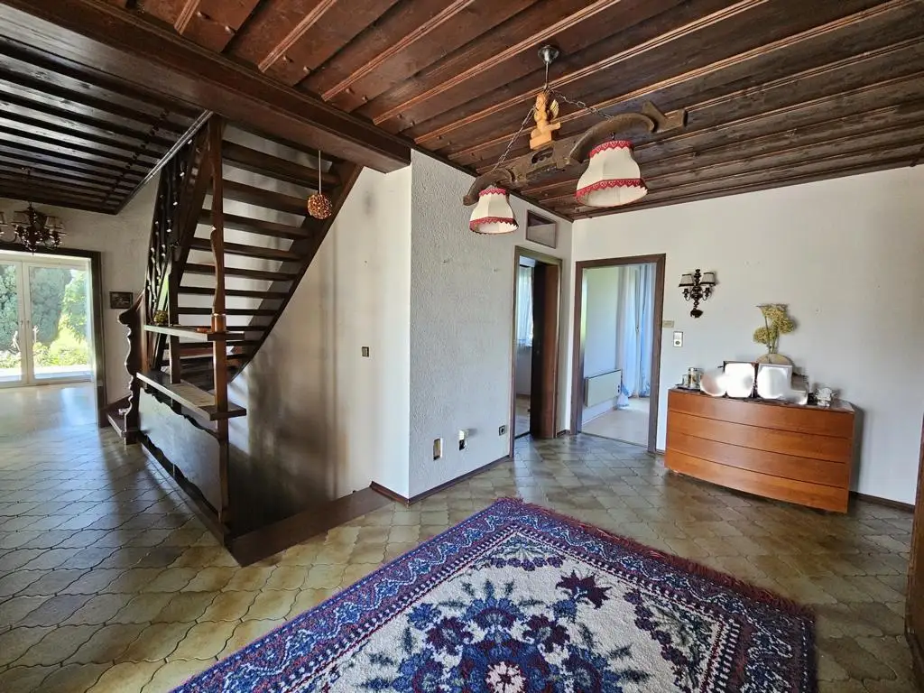 Gediegenes Einfamilienhaus mit Gebirgsblick und Potenzial