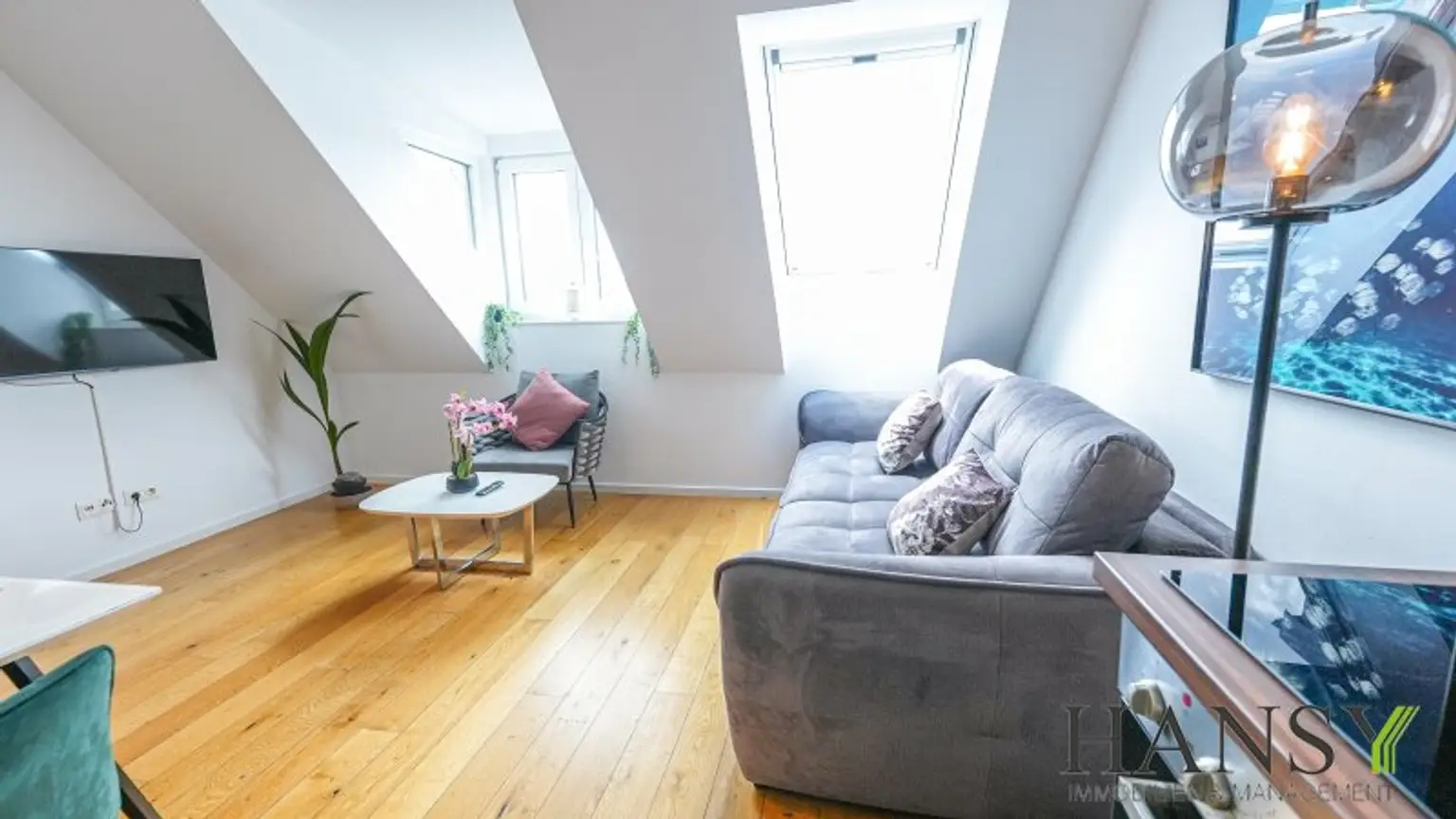 Voll möblierte Maisonette mit großer Terrasse & viel Platz – Dachgeschosswohnung in Toplage!