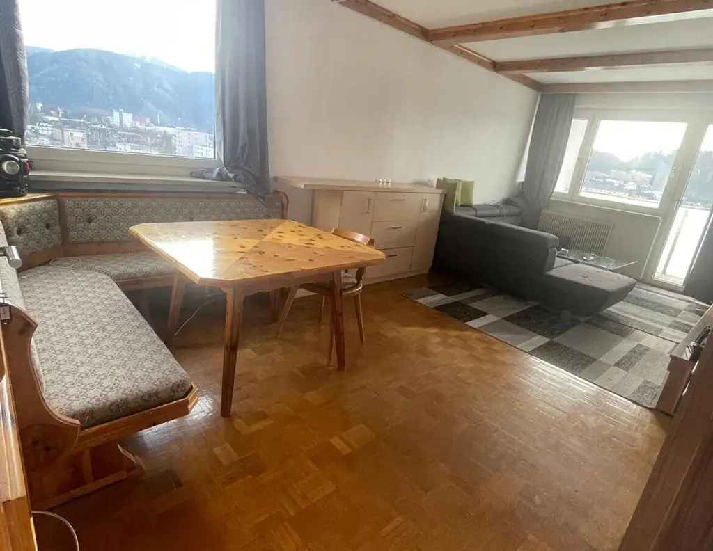 Vermietete Eigentumswohnung mit € 1.100,- Mieteinnahme in zentraler Lage mit herrlichem Rundumblick und Garage