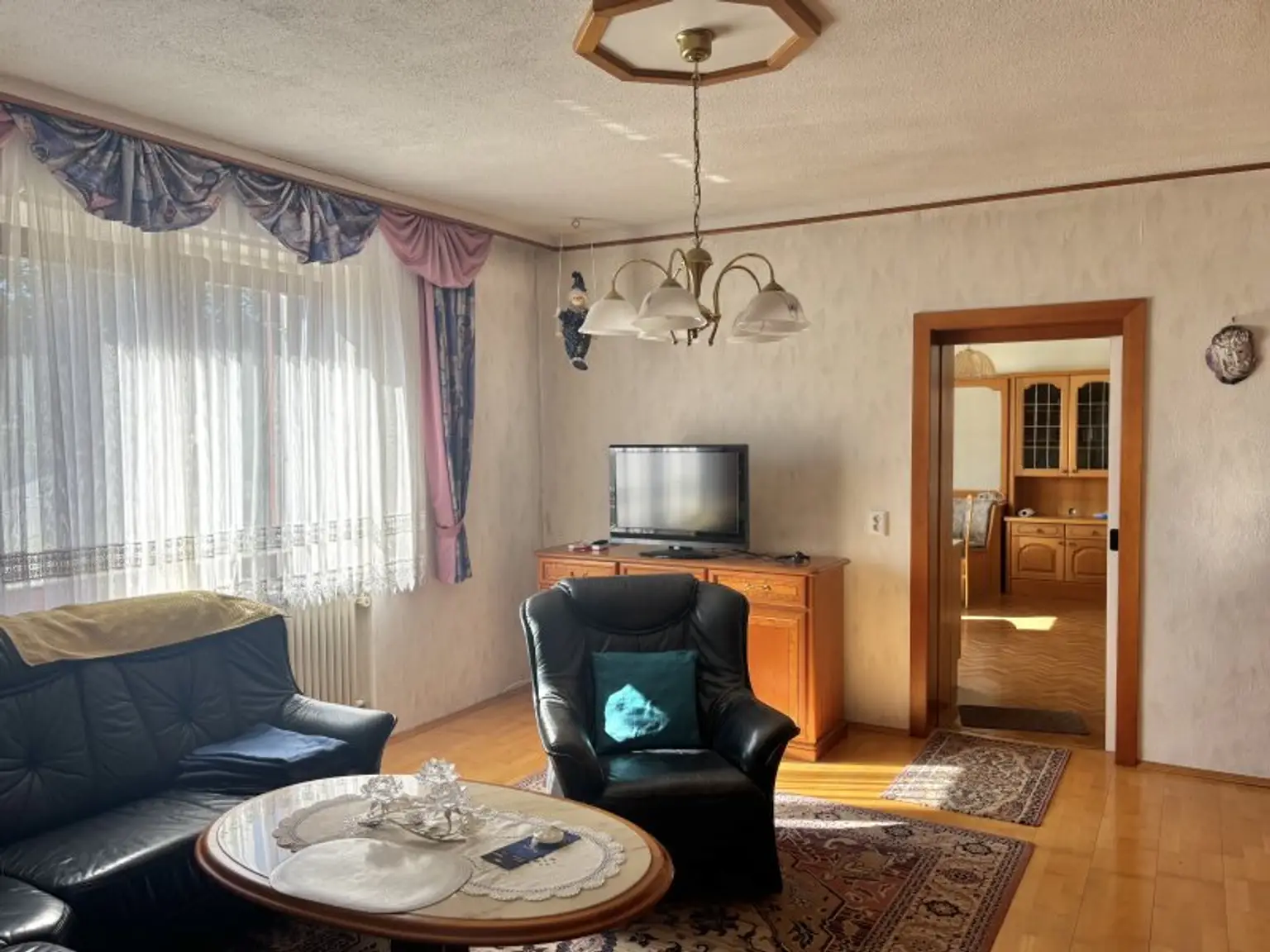 ** CHARMANTES ORIGINAL **  Olbendorf - gepflegter Vierkanthof in Ortslage mit ca. 1470 m2 Eigengrund !!