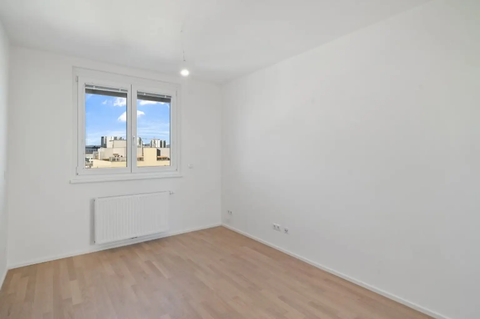 Generalsanierte Eigentumswohnung auf drei Ebenen mit zwei Terrassen - Gegenüber Sofiensäle