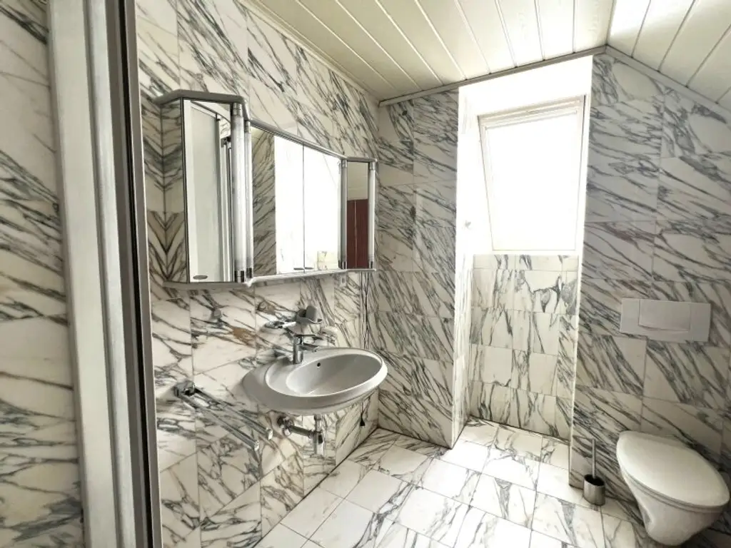 Rarität (!) Großzügige Villa in Badener Bestlage am Mitterberg mit prächtigem Garten - zentrumsnahe (!)