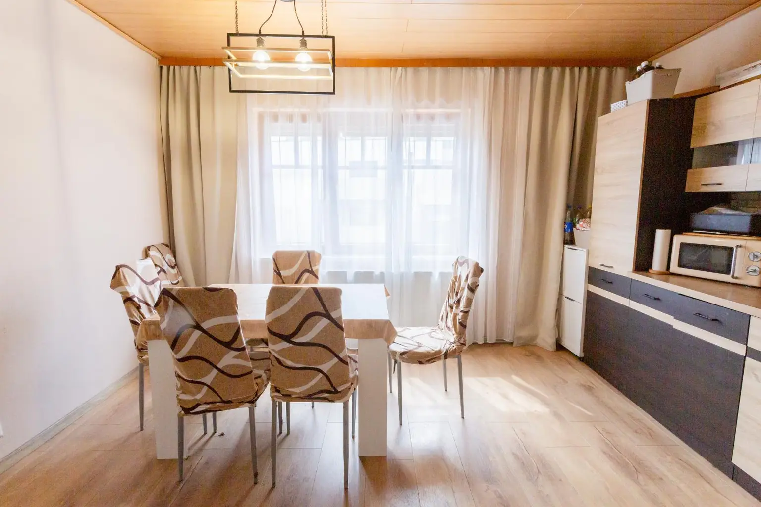 Wohnen in Krems: Gepflegtes Haus mit Garten und Garage