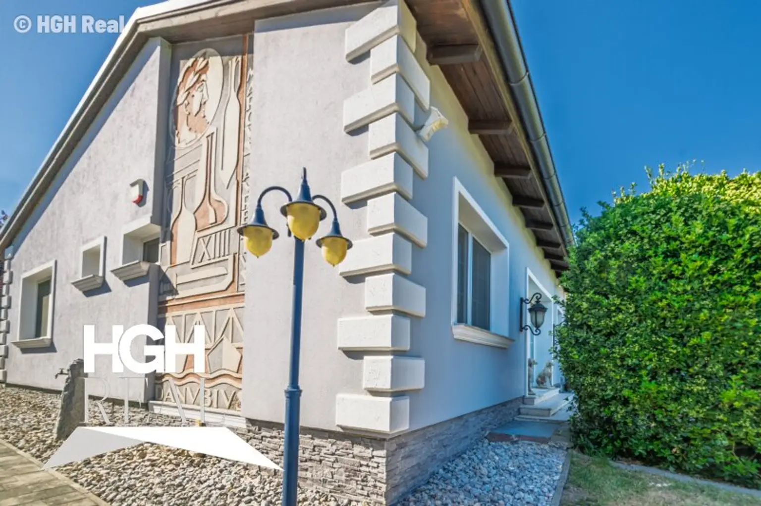 2405 Bad Deutsch-Altenburg Stilvoll wohnen - modernisiertes Einfamilienhaus im Bungalow-Stil inkl. Fitness- und Wellnessbereich