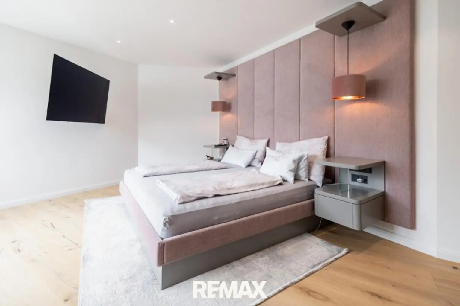 16 Master Bedroom