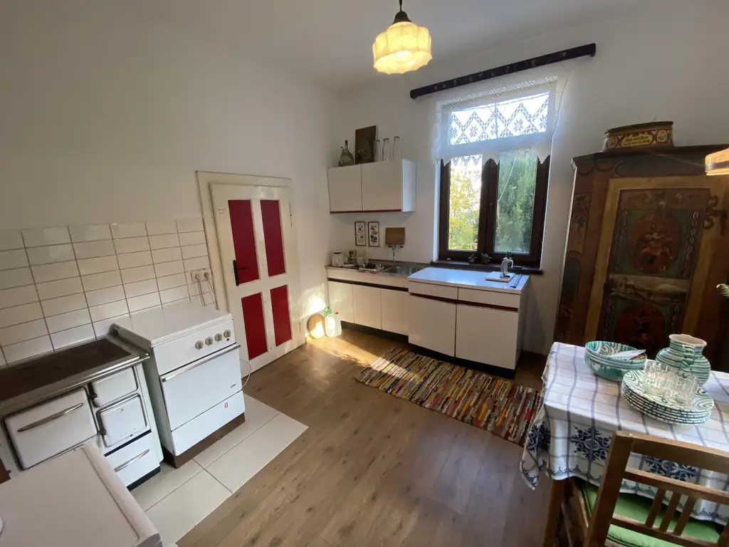 "Jahrhundertwende Stilhaus mit Wald"