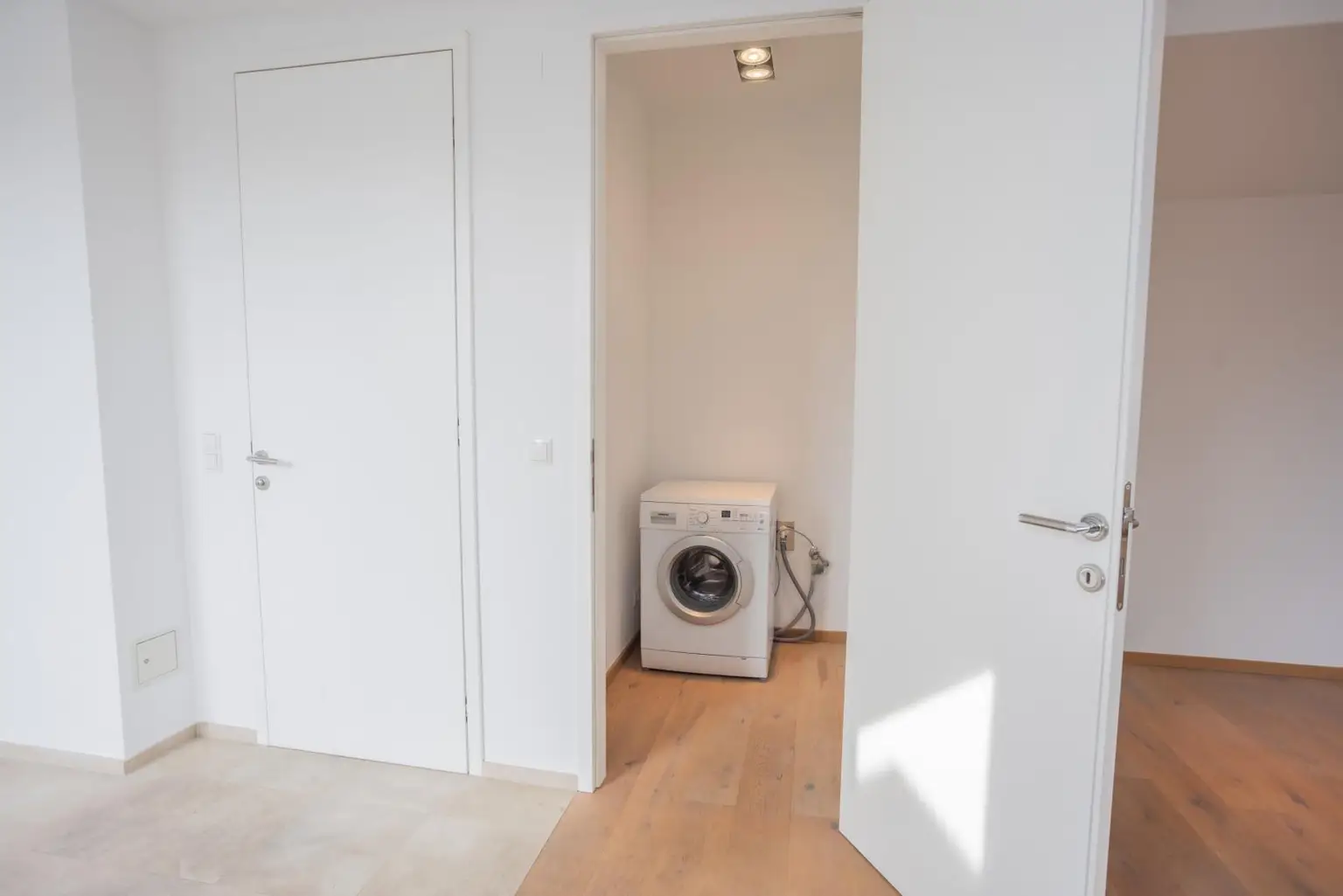 Abstellraum mit Waschmachine anschluss