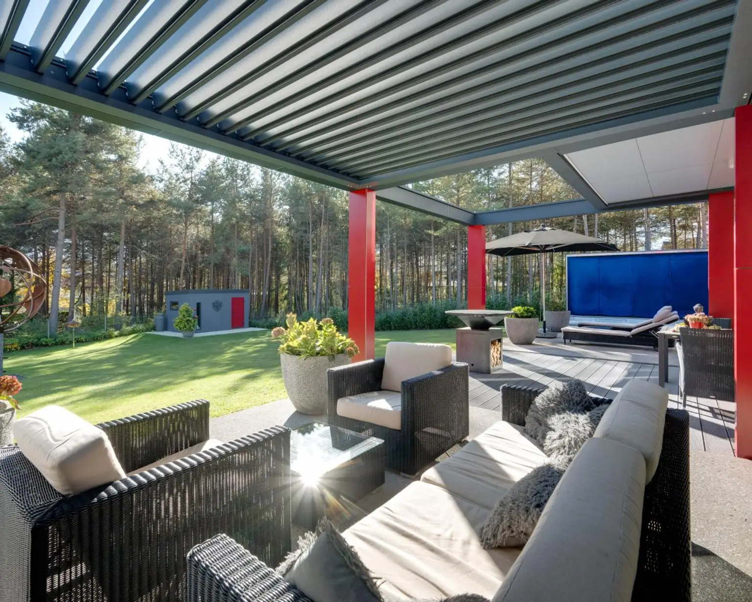 traumhafte Sonnenterrasse mit individueller Bescha