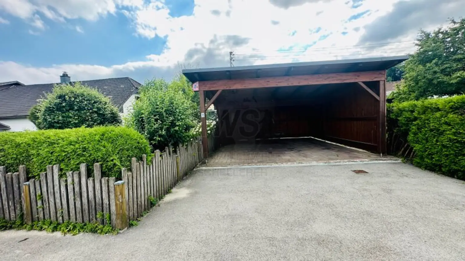 Zwei schöne Bungalows mit großem Garten