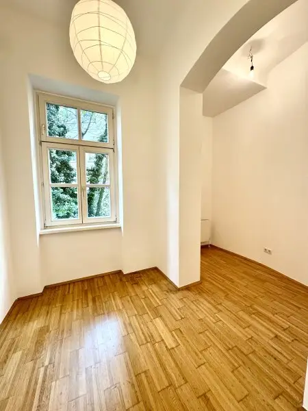 NEU! WG-Geeignete 3,5 Zimmerwohnung in wunderschönem Altbauzinshaus!