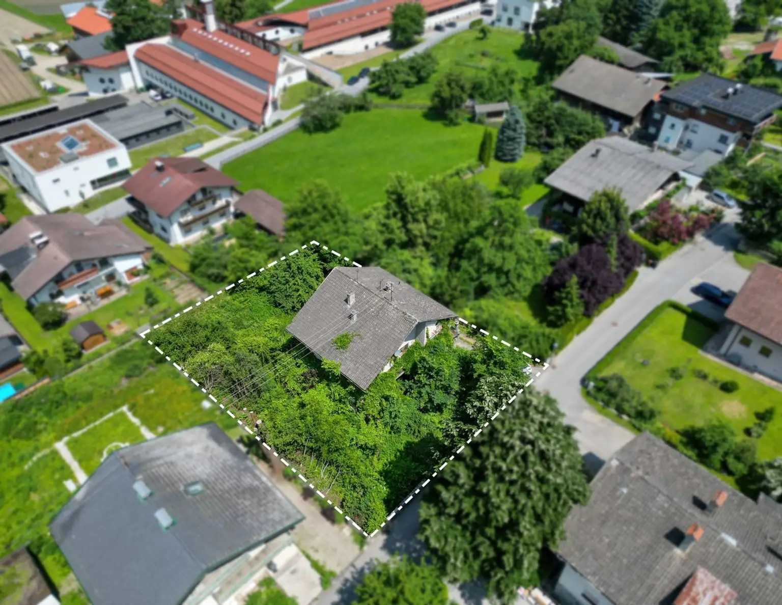 Traumhaftes Grundstück mit flexiblen Möglichkeiten und Altbestand in Stams zu verkaufen!
