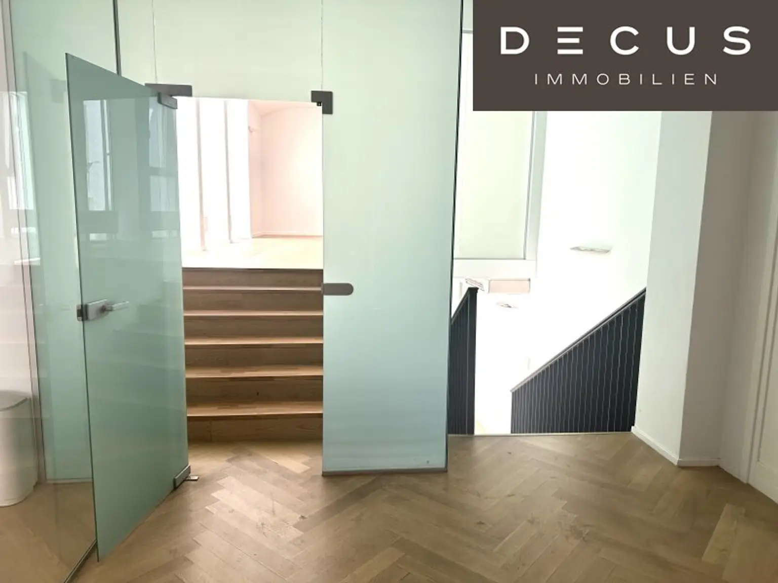 + + + REPRÄSENTATIVER ALTBAU + + + TOP CITY LAGE + + + 10 Räume + + +