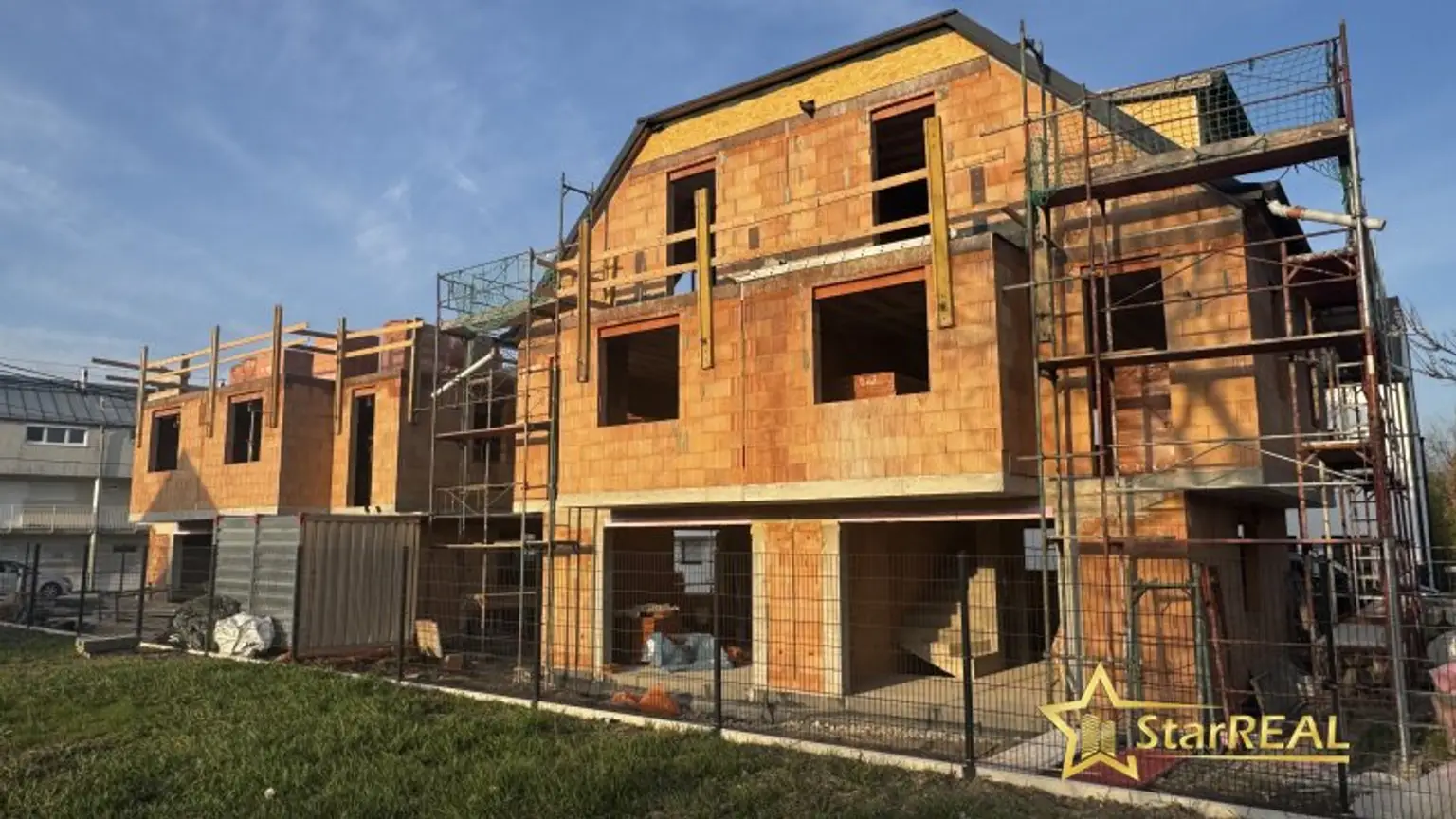 NEU! PHOTOVOLTAIKANLAGE! TOP ZIEGELHAUS MIT KELLER. PREMIUM-AUSSTATTUNG. PROVISIONSFREI für den Käufer.