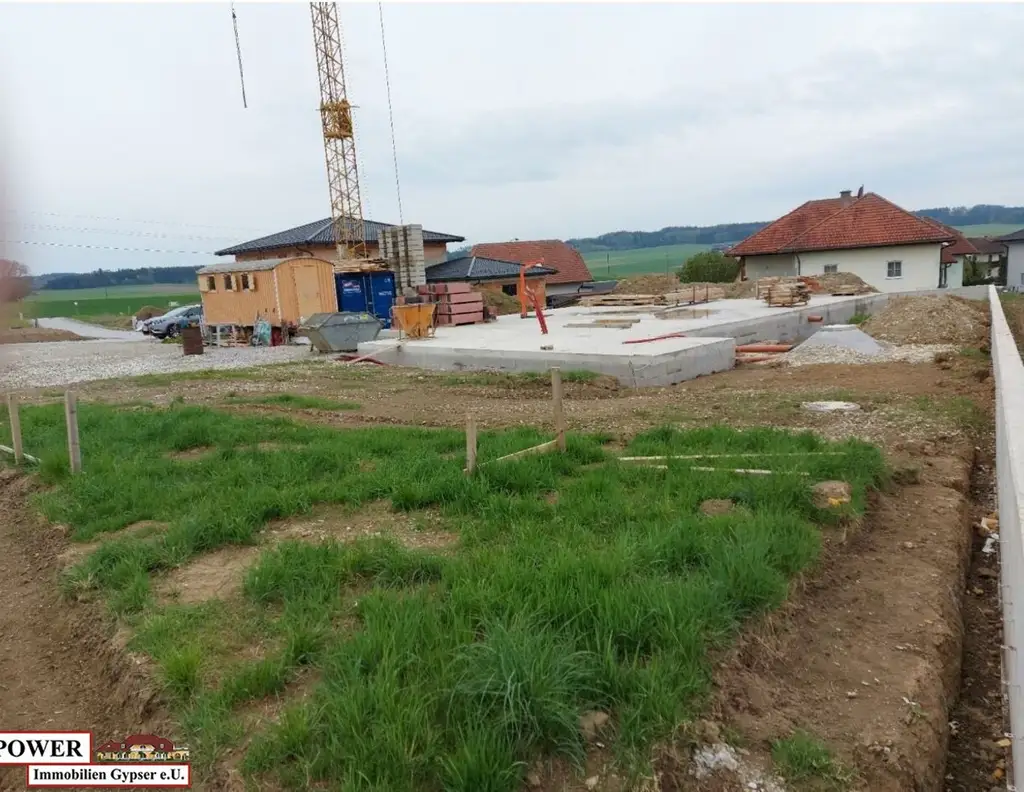 ersparen Sie sich viel Vorarbeit und Kosten!!! Baugrundstück mit fertiger Bodenplatte !!!