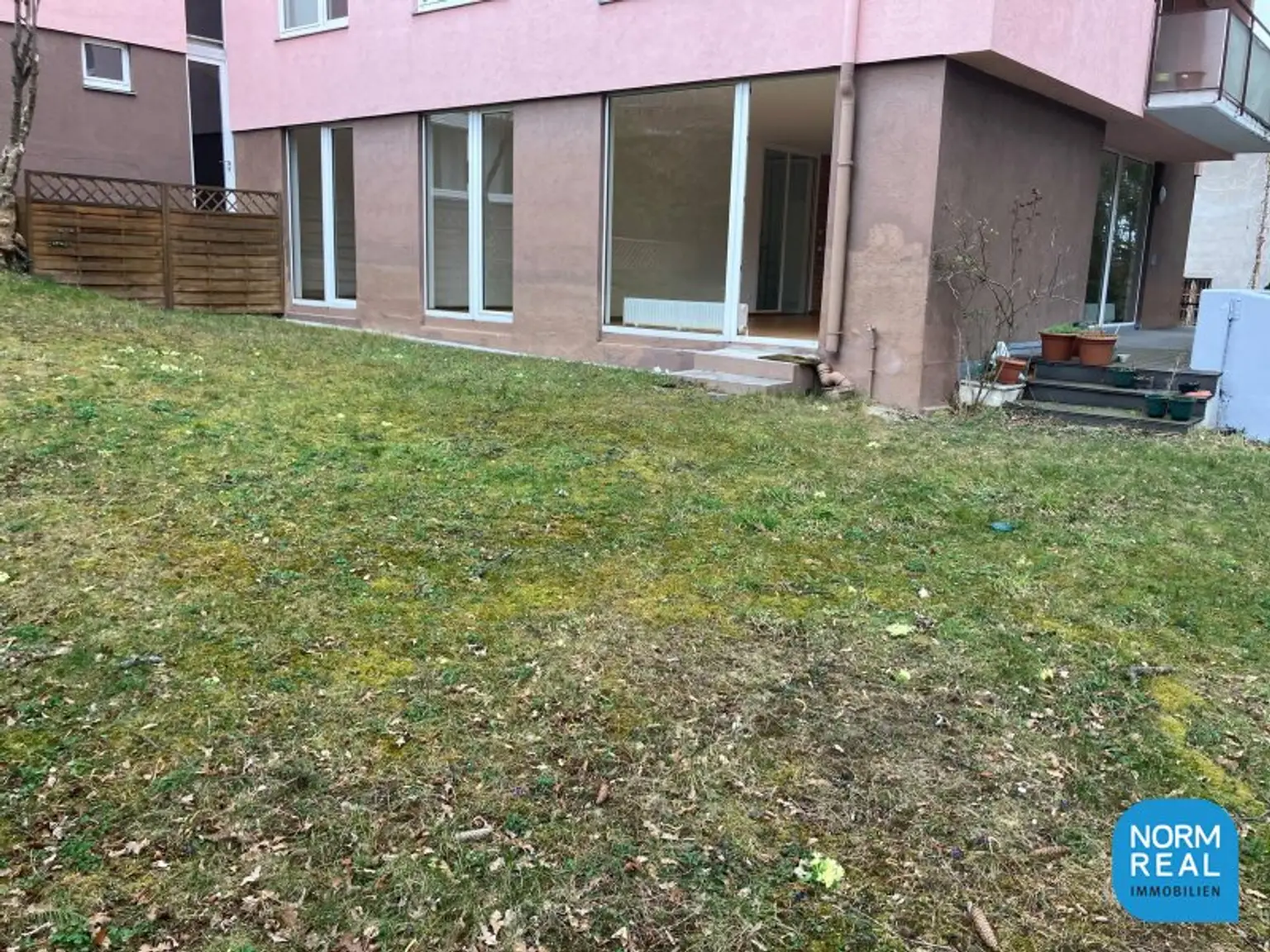 Blick Schlafzimmer vom Garten