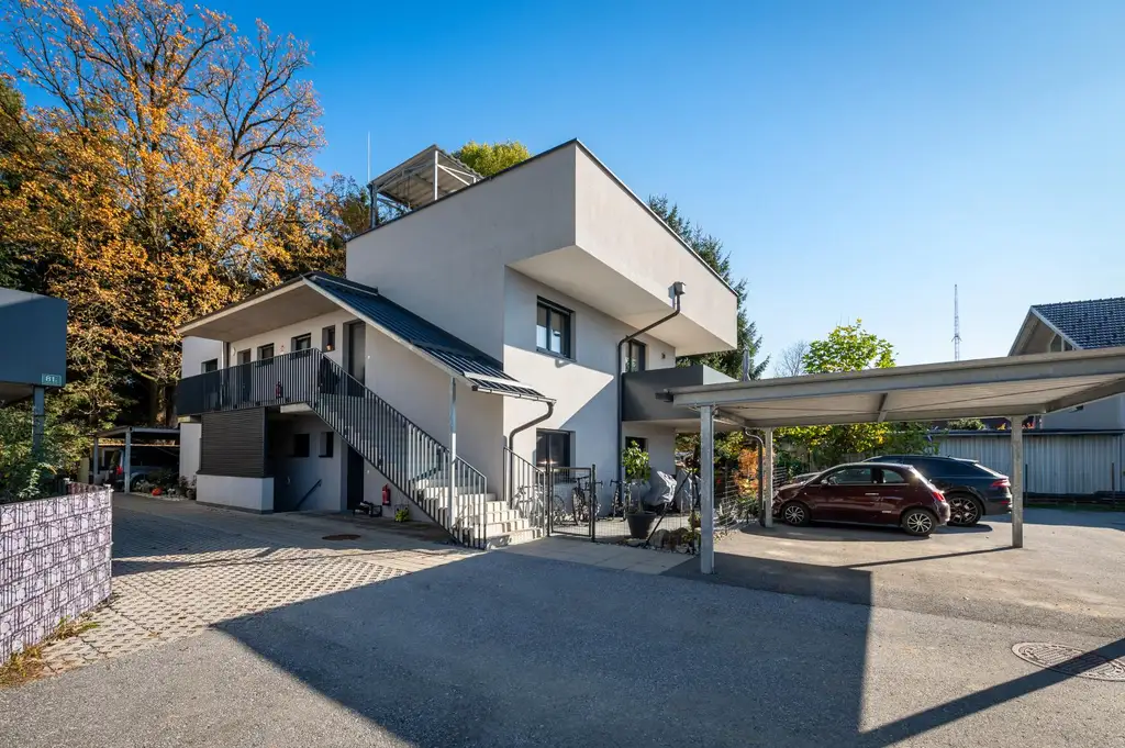 3-Zimmer-Dachterrassentraum inklusive 2 Carports
