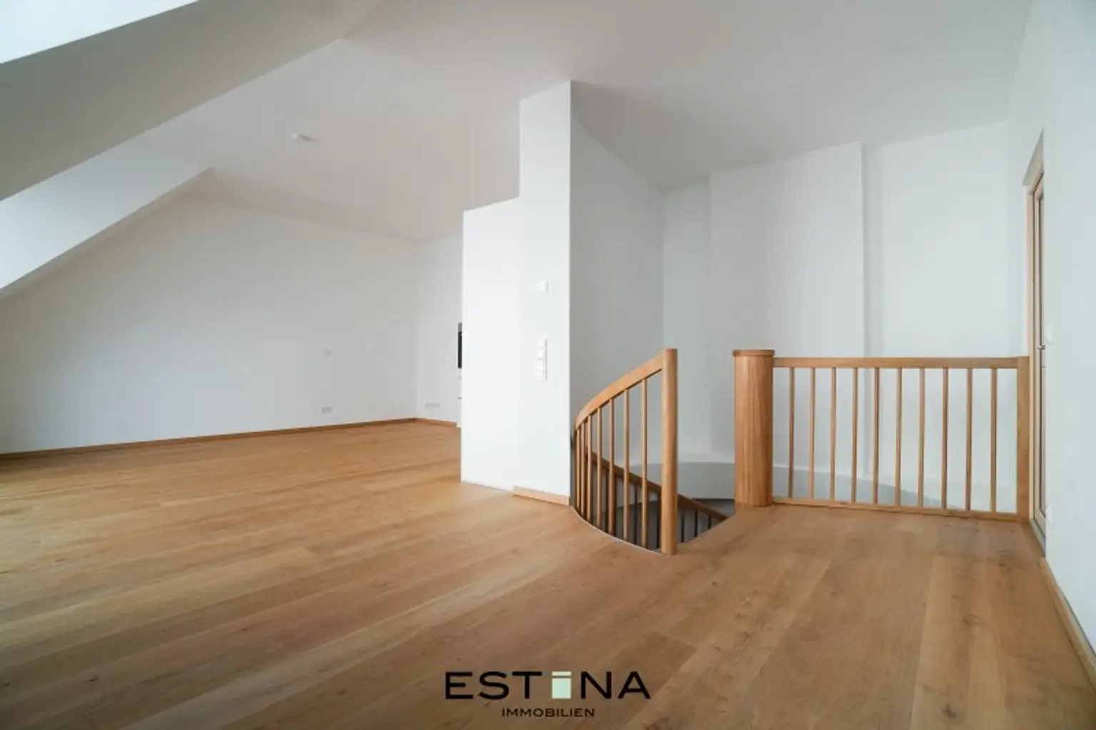 Lichtdurchflutete Dachgeschoss-Maisonette mit großzügiger Dachterrasse - Nahe U4 Pilgramgasse