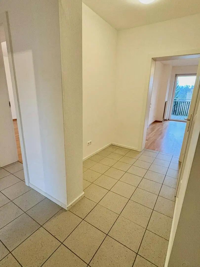 Vorzimmer-Gang zum Schlafzimmer und WC