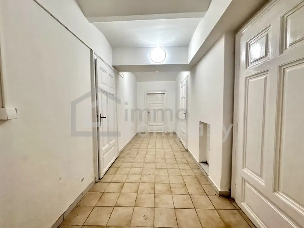 Attraktives Mehrfamilienhaus, Baugrund,  mit großem Potenzial