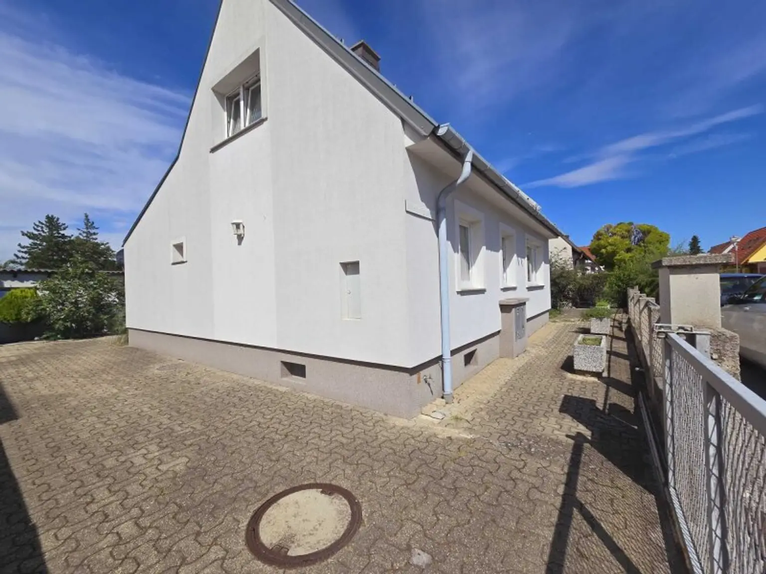 Charmantes Einfamilienhaus 125m² wohnfl. mit 791m²  Garten und überdachte Terrasse und Kaminanschluss in Leobersdorf – S-Bahn in der Nähe!