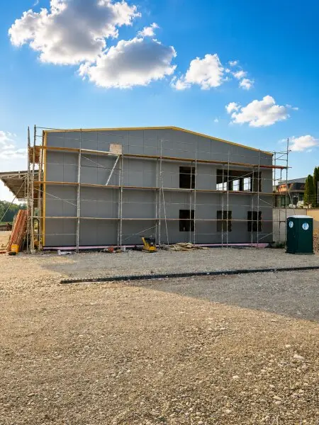 Moderne Gewerbehalle mit Bürofläche – Neubau in Toplage von Thalheim  ZU KAUFEN
