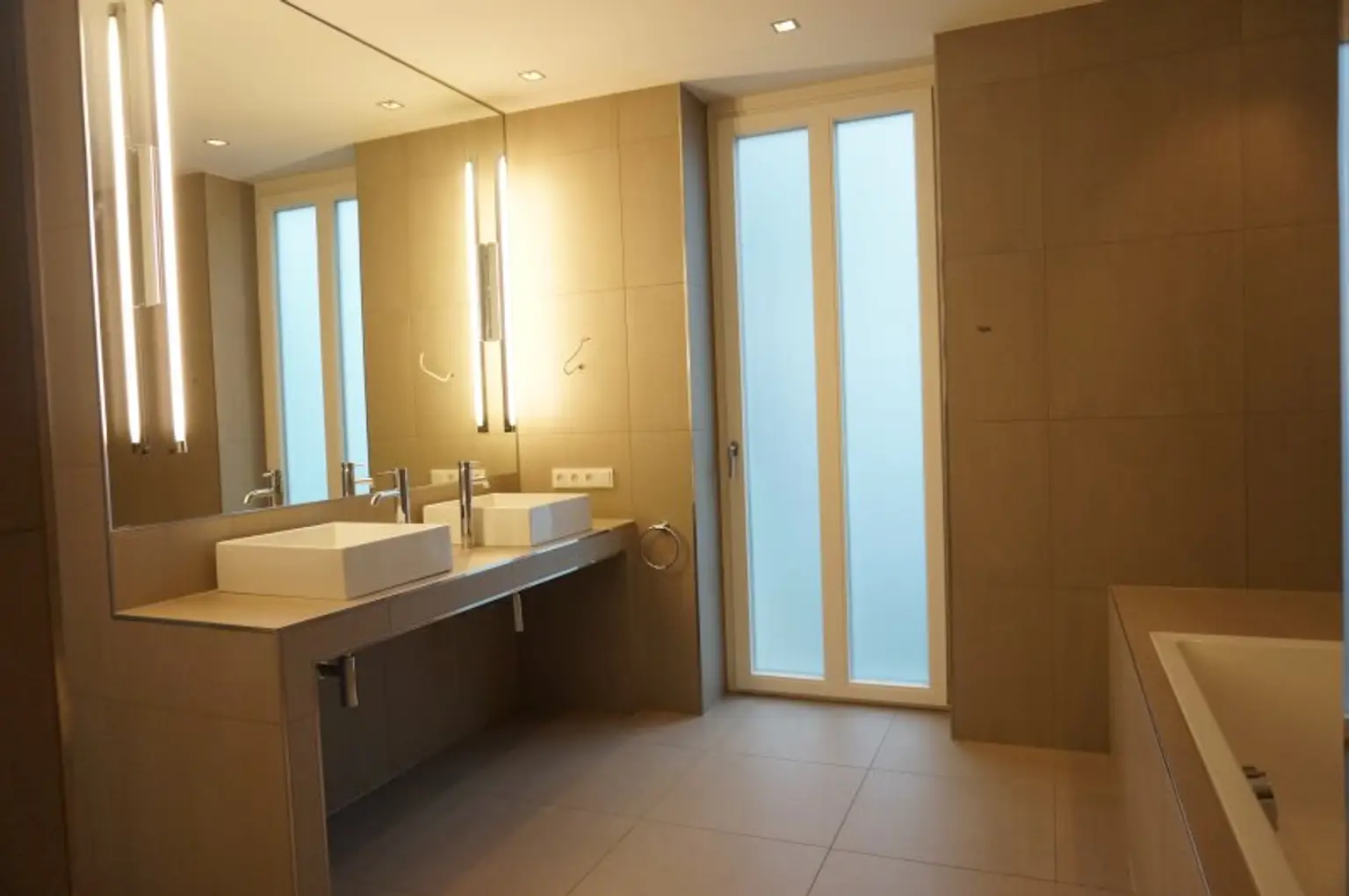 Modernes high-end Apartment großer Salon mit top Küche + 3 Schlafzimmer, Terrasse, Garage -  Exclusive 3 BR Apartment, Terrace, Parking - Сучасна елітна квартира з великою вітальнею, кухнею + 3 спальні, терасою, гаражем