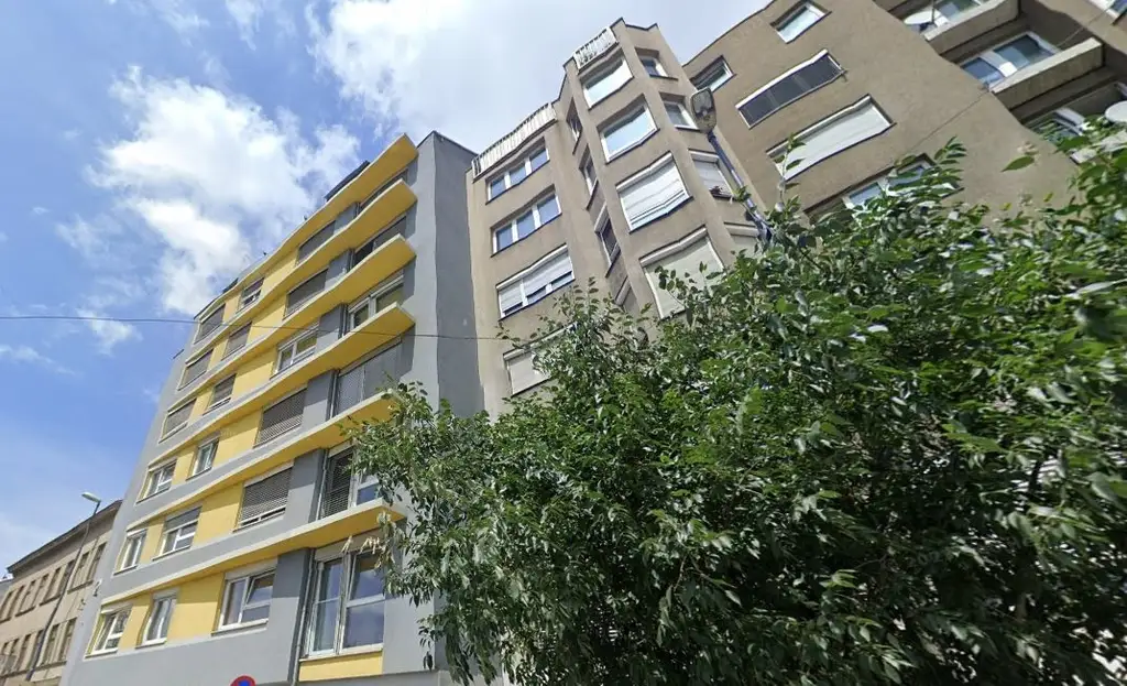 Moderne 2-Zimmer-Wohnung mit ruhiger Terrasse und Dachgarten - 
in U-Bahn-Nähe!