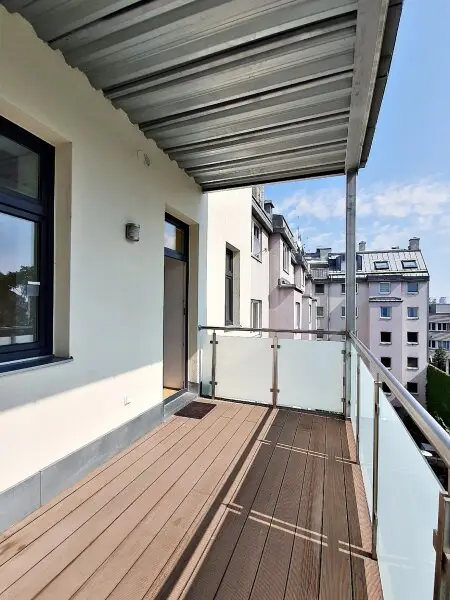 Große Terrasse ca. 10 m² mit Ausblick