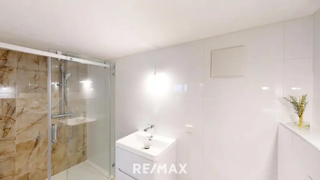 ETWAS GANZ BESONDERES Neuwertige Villa in Grün und Ruhelage mit gepflegtem Garten in privilegierter Lage Wien 1210