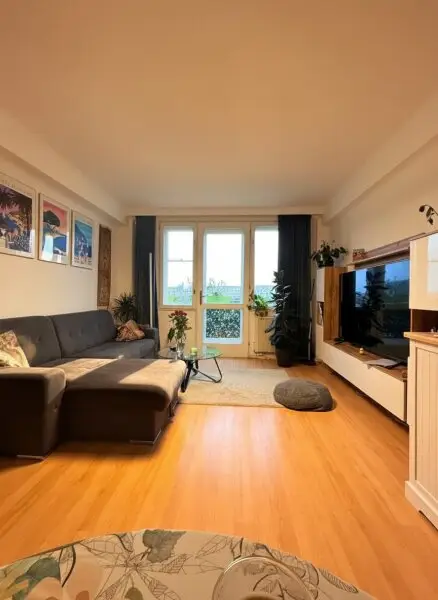 Gut geschnittene 2-Zimmer-Wohnung mit kleinem Balkon - U-Bahn Nähe