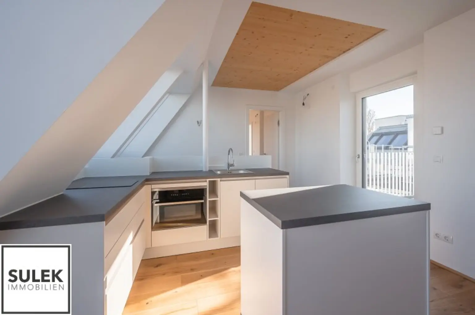 traumhafter 2-Zimmer-DG-Erstbezug mit hofseitiger Terrasse