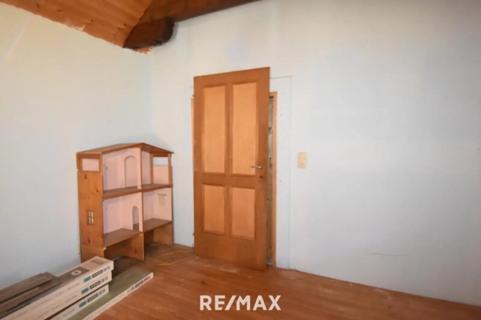 zu sanierendes Zimmer OG