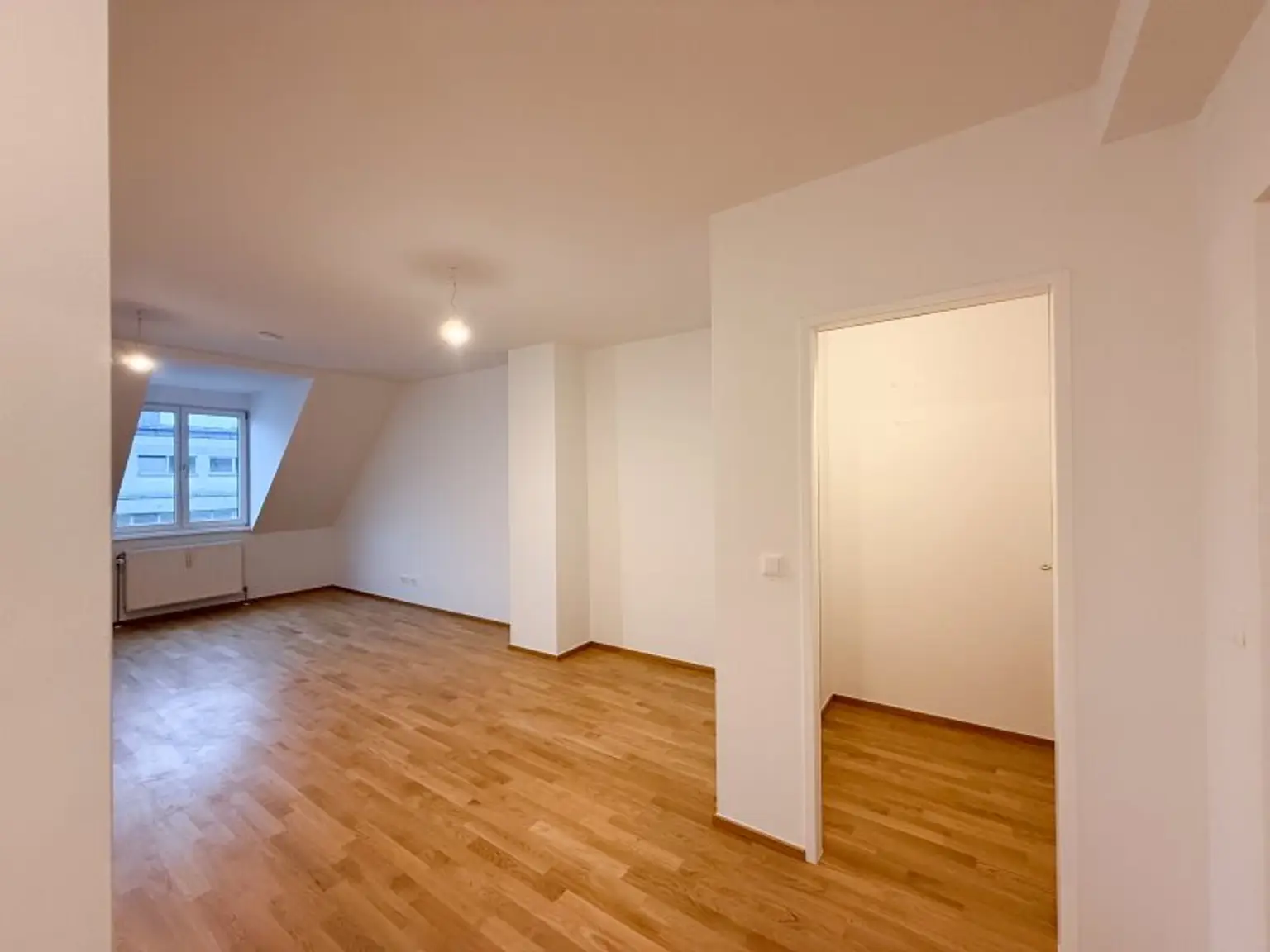 TOP ZUSTAND! 2-Zimmer Dachgeschoßwohnung in 1200 Wien mit Lift zu vermieten