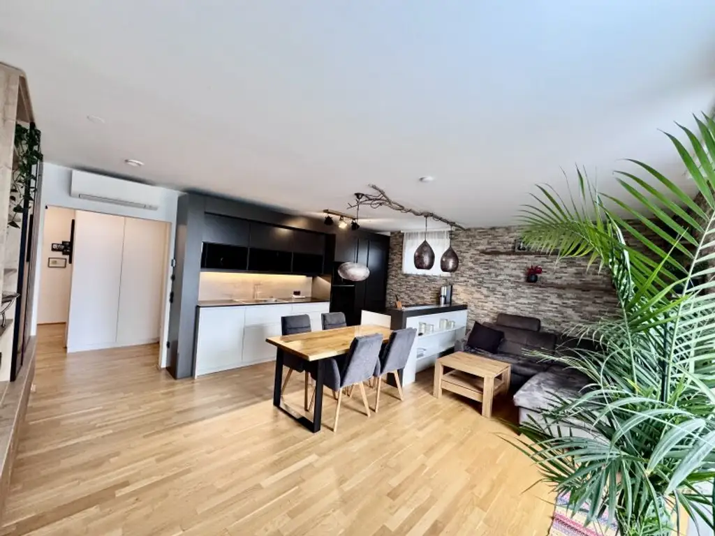 MODERNE DACHTERRASSENWOHNUNG MIT BLICK AUF DEN BISAMBERG