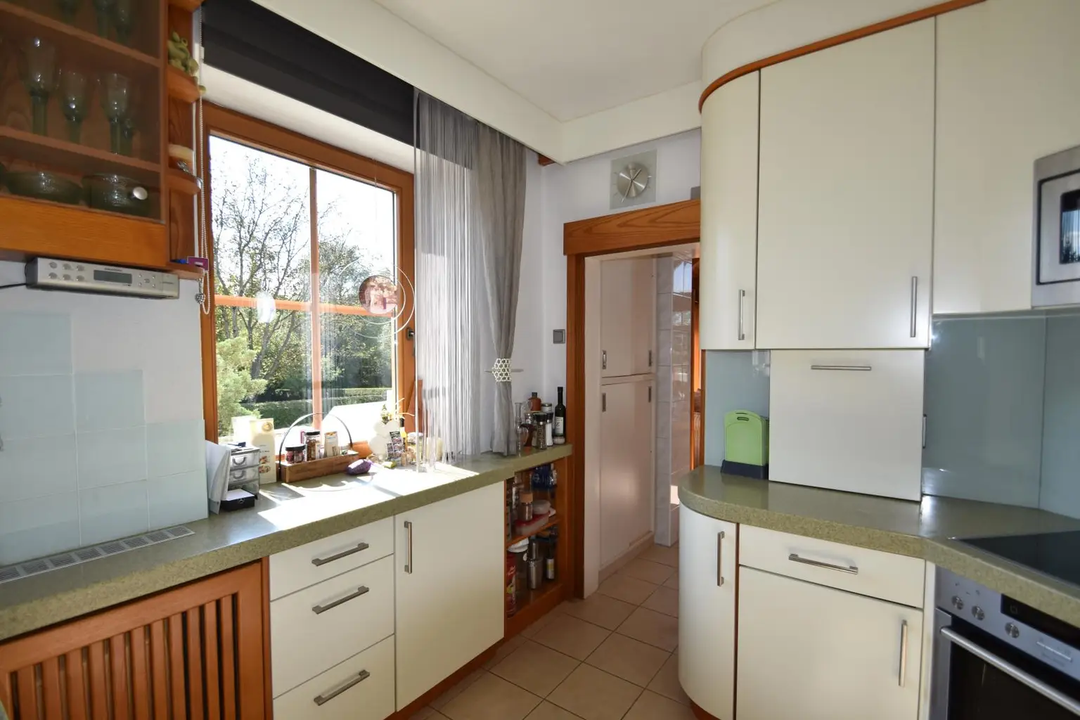 Wohnhaus mit Wintergarten, schönem Garten und Pool im Mostviertel